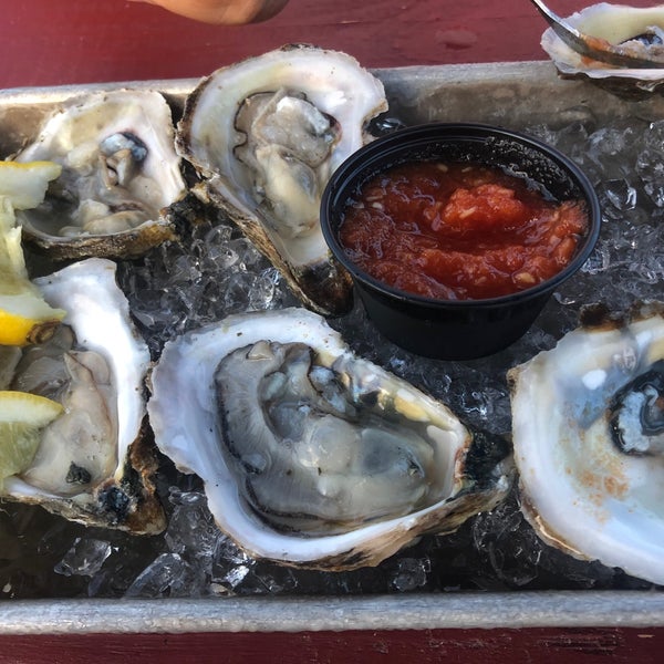 Foto scattata a Westbrook Lobster Restaurant &amp; Bar da Karen P. il 8/10/2020