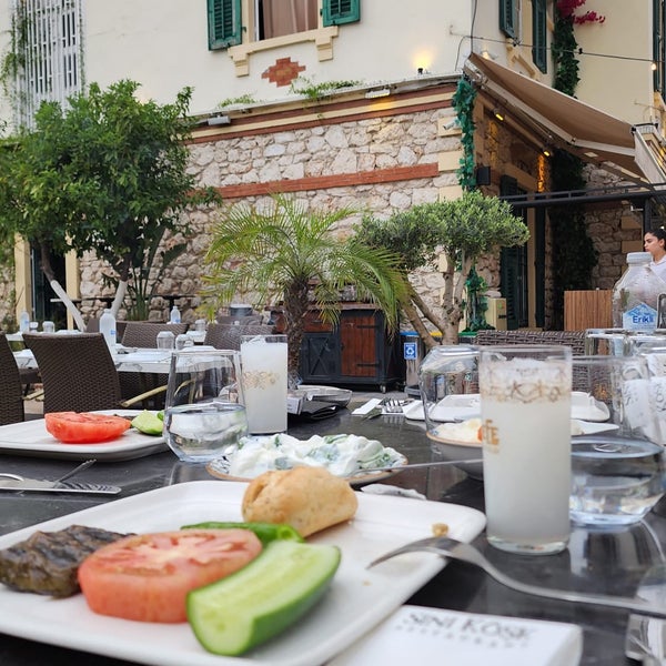 Foto diambil di Sini Köşk Restaurant oleh Cem pada 5/16/2023