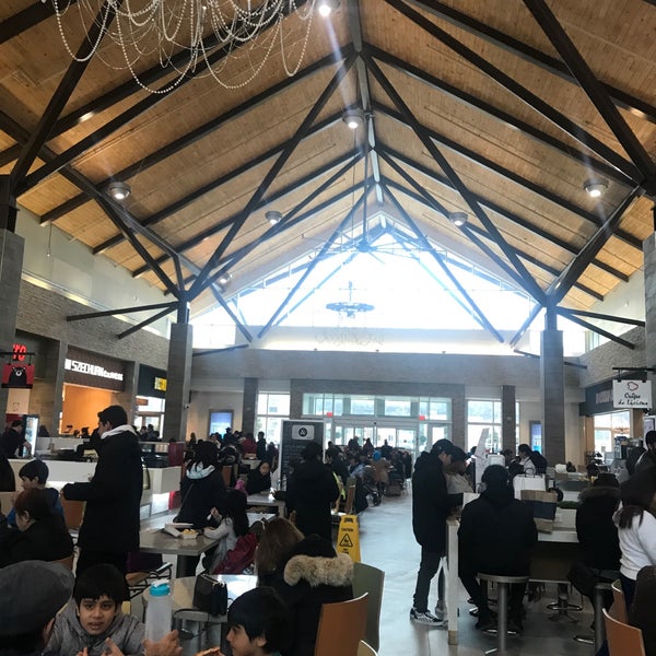 Photo taken at Outlet Collection at Niagara by angel Hiram D. on 3/31/2018