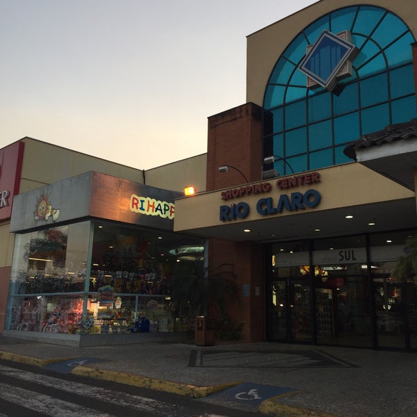 Foto tirada no(a) Shopping Rio Claro por TATO B. em 7/28/2016