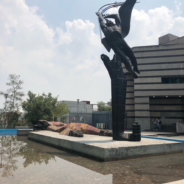 รูปภาพถ่ายที่ Facultad de Ciencias, UNAM โดย Arianna ✨ เมื่อ 5/25/2019