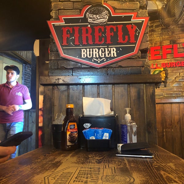 Снимок сделан в Firefly Burger пользователем JAB🇧🇭 9/21/2019