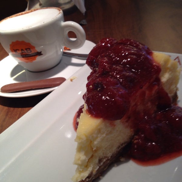 Photo taken at Dona Chocolateira - Café &amp; Doces by Eloisa A. on 6/4/2014