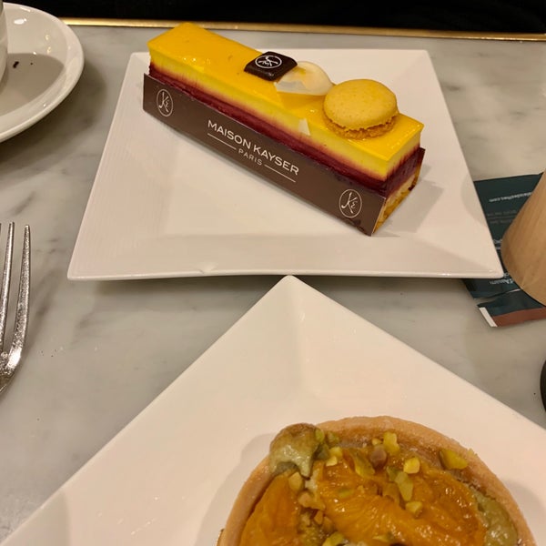 French onion soup with a fresh baguette and salted butter was a perfect combination. Desserts with a cup of tea completely made my day, especially a tart with pistachio and apricots is a must try! 🥰