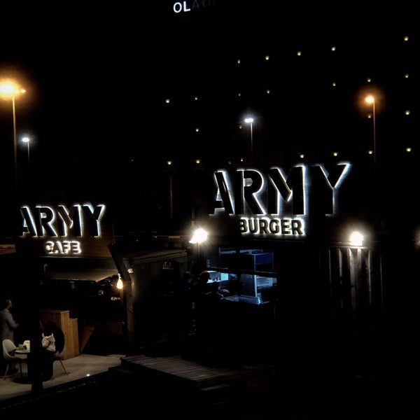 Foto tirada no(a) Army Burger por Mansour O. em 2/16/2022