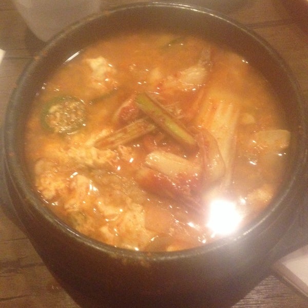 Foto tomada en Song Cook&#39;s Authentic Korean Restaurant  por Savannah V. el 5/16/2014