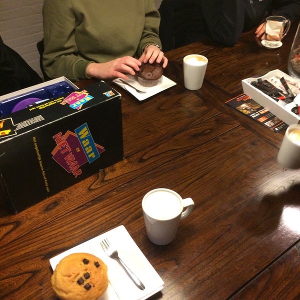 2/4/2017에 Sarah님이 Mugs &amp; Muffins에서 찍은 사진