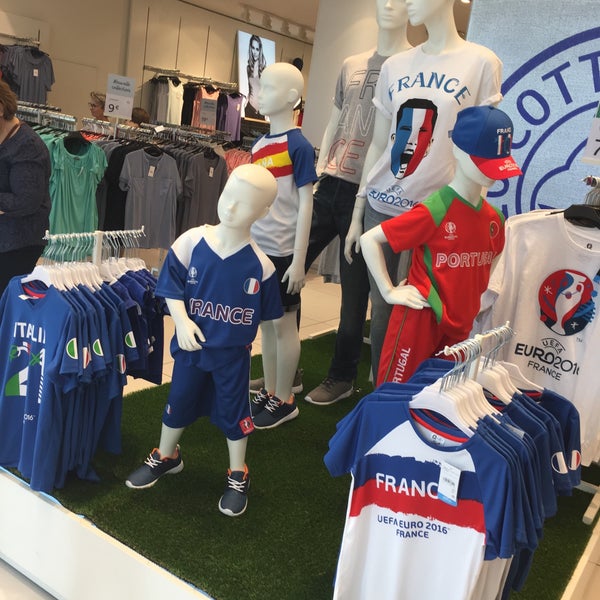 C a одежда. Милан торино. C a france. C&a германия. C a france.