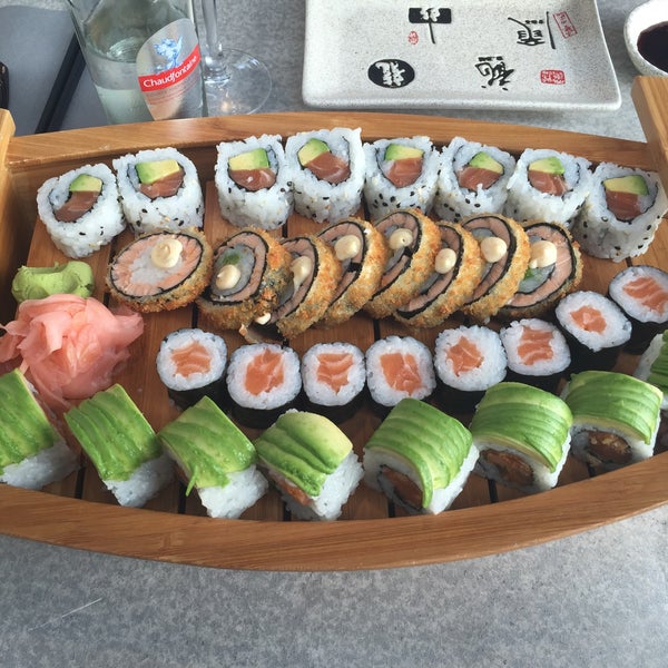 Photo taken at Sushi Paradise by JuliaLi on 8/29/2015