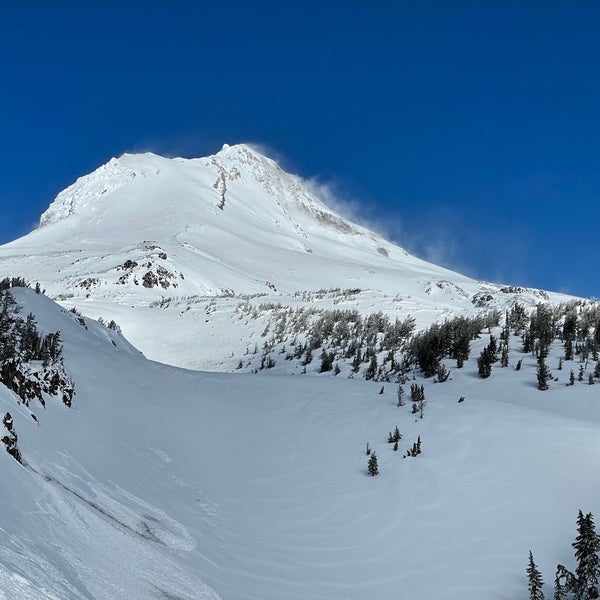 Снимок сделан в Mt. Hood Meadows Ski Resort пользователем Justin M. 3/16/2022