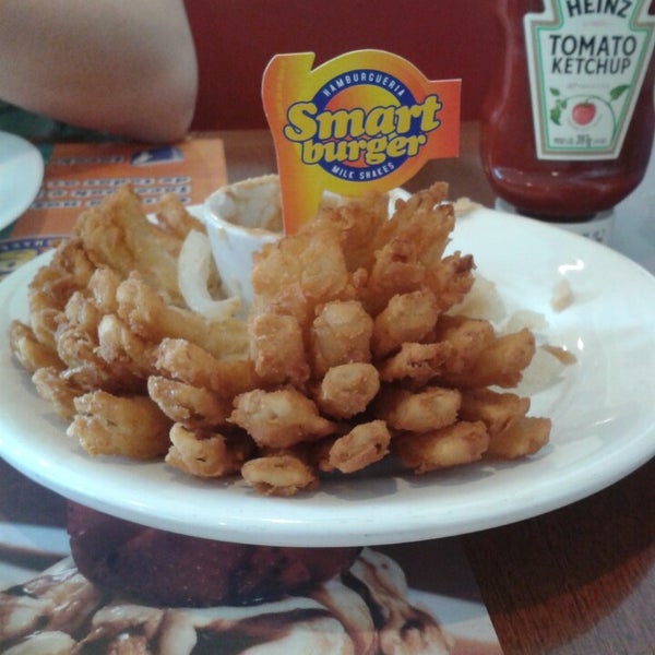 5/4/2013 tarihinde Luciana P.ziyaretçi tarafından Smart Burger'de çekilen fotoğraf