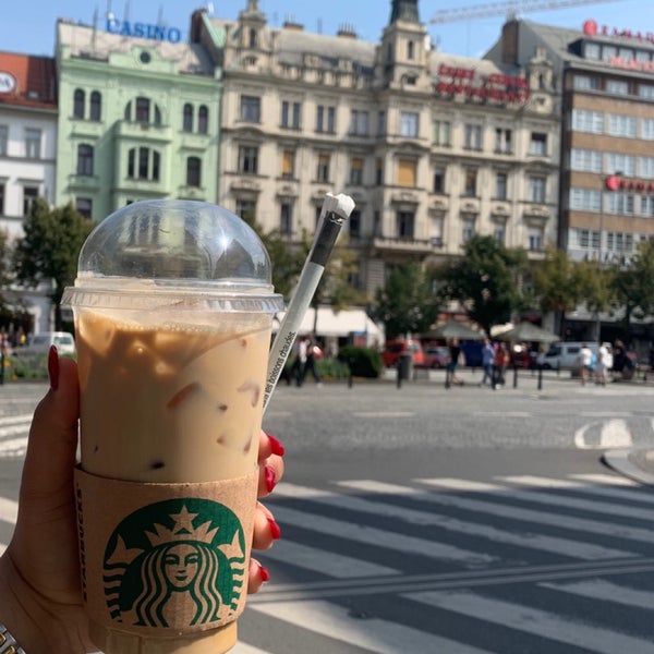 รูปภาพถ่ายที่ Starbucks โดย Alreem .. เมื่อ 8/25/2019