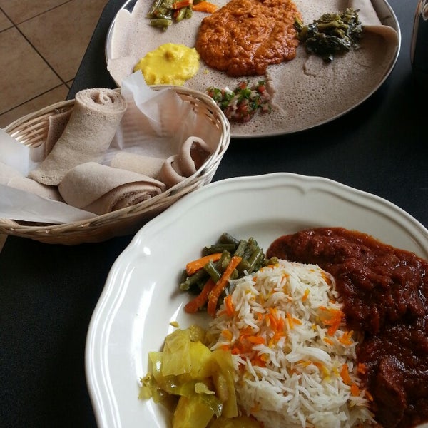 Foto diambil di Hawwi Ethiopian Restaurant oleh Maureen O. pada 9/10/2014
