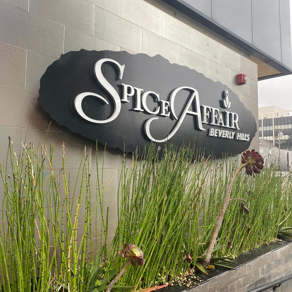 Снимок сделан в Spice Affair Beverly Hills Indian Restaurant пользователем RASHID 3/10/2020