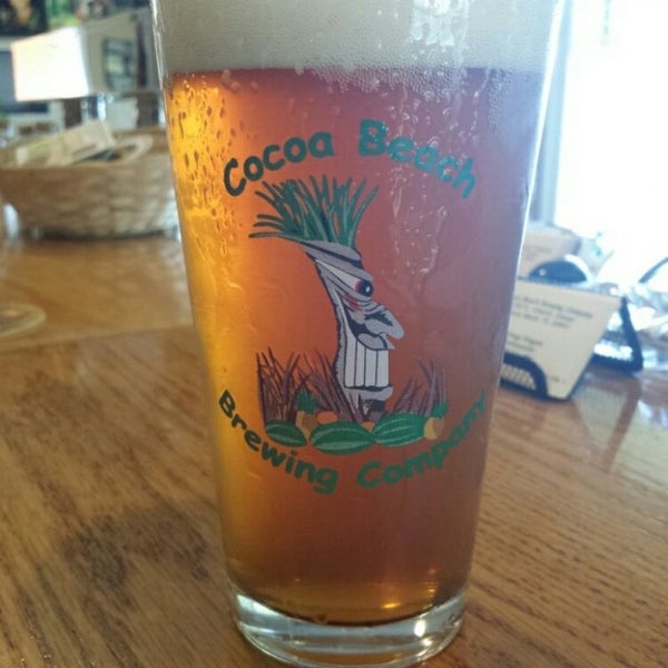 Foto tirada no(a) Cocoa Beach Brewing Company por Chris S. em 1/18/2015