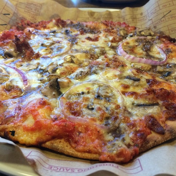 10/28/2014にSuzanne R.がMod Pizzaで撮った写真