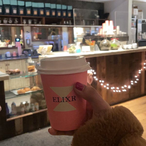 Foto scattata a Elixr Coffee Roasters da 🖤 il 12/26/2021