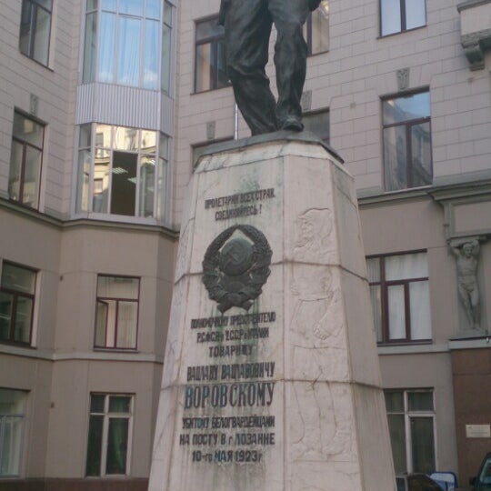 Памятник воровскому в москве на лубянке