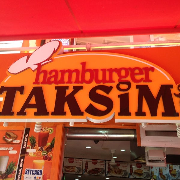 Foto tirada no(a) Taksim Hamburger por Erkn Ç. em 9/11/2013