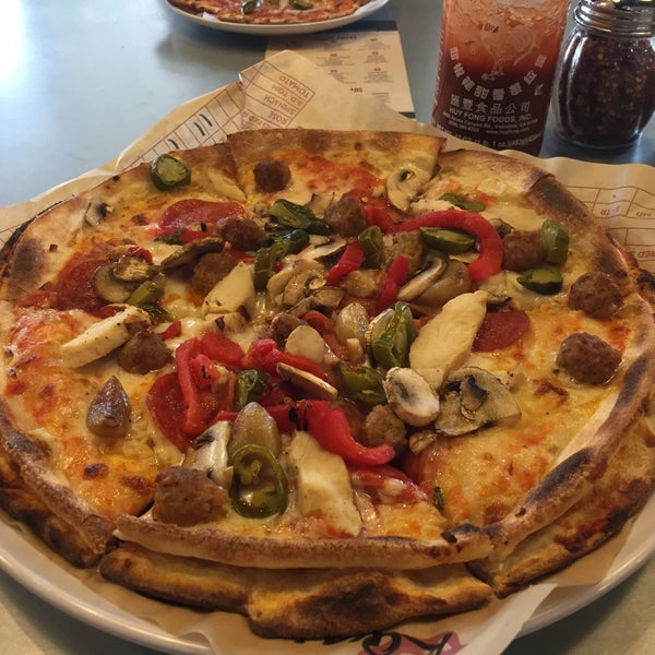 6/13/2015 tarihinde Raj P.ziyaretçi tarafından MOD Pizza'de çekilen fotoğraf