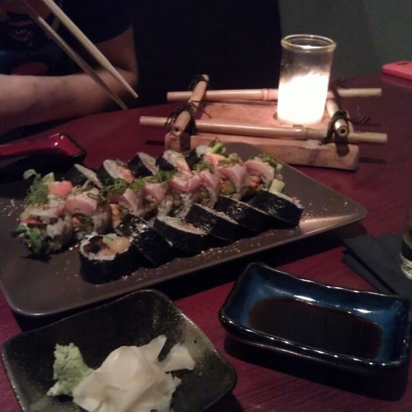 Foto tirada no(a) Zilla Sake (Sushi &amp; Sake) por Lila em 3/2/2013