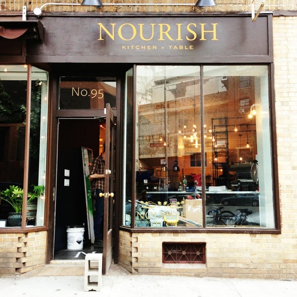 Foto tirada no(a) Nourish Kitchen + Table por Shayna K. em 7/15/2013