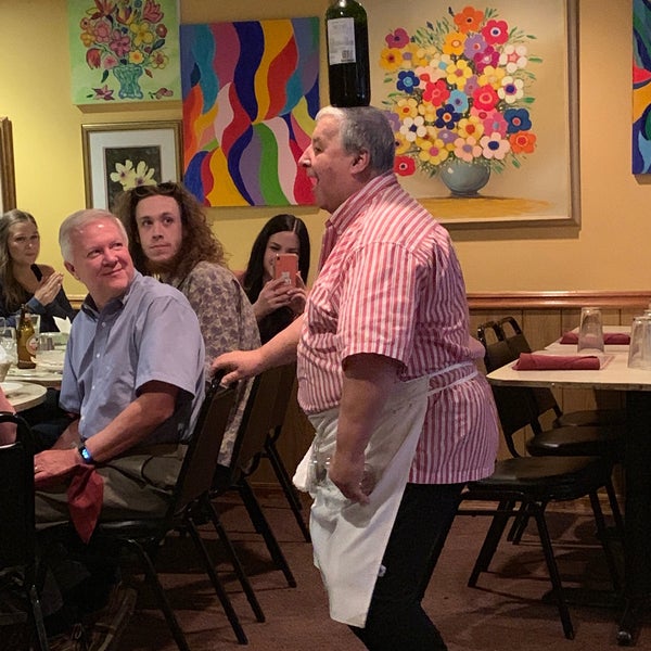 8/25/2019에 Tom K.님이 Nicola&#39;s Lebanese Restaurant에서 찍은 사진