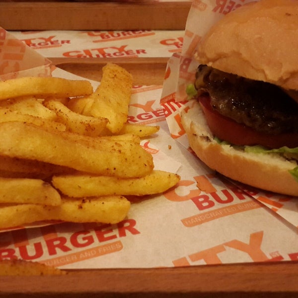 Foto scattata a City Burger da Berna T. il 11/3/2019