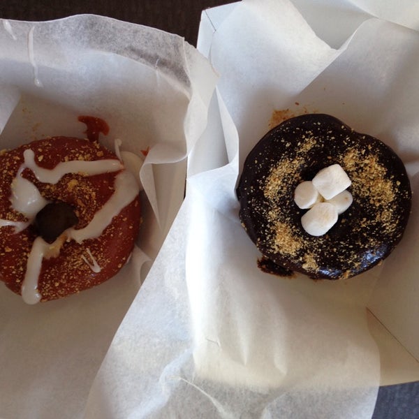 Foto diambil di Top That Donuts oleh 🌴🌴Kimmiep🌴🌴 pada 10/25/2014