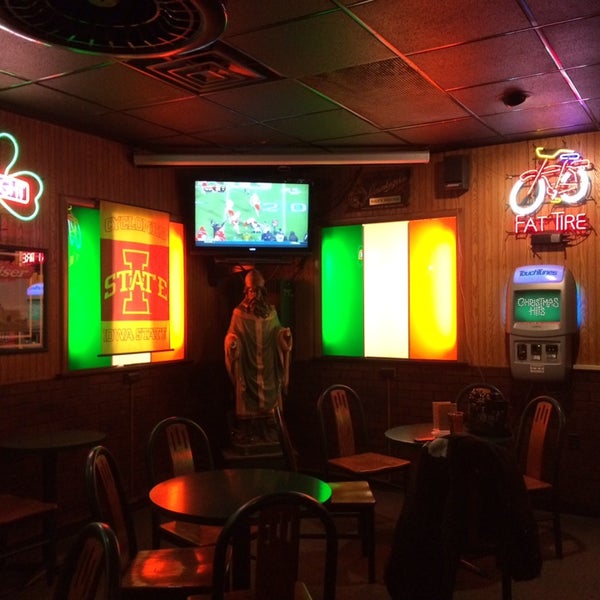 Photo taken at Sully&#39;s Irish Pub by Joe H. on 12/25/2013