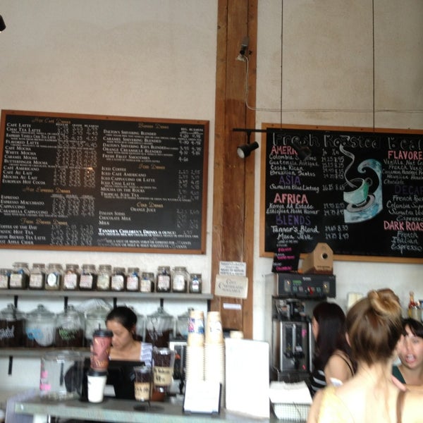 รูปภาพถ่ายที่ Tanner&#39;s Coffee Co โดย Brian F. เมื่อ 6/30/2013