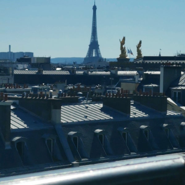 รูปภาพถ่ายที่ Paris Marriott Opera Ambassador Hotel โดย Jeanette S. เมื่อ 7/24/2022