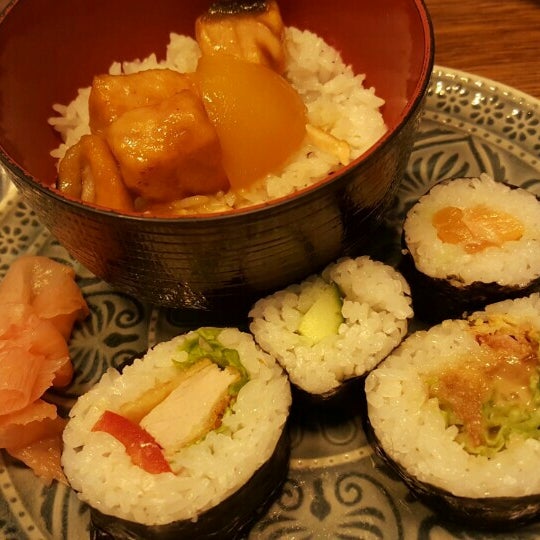 Foto tirada no(a) Sushi Sei por Róbert M. em 5/19/2016