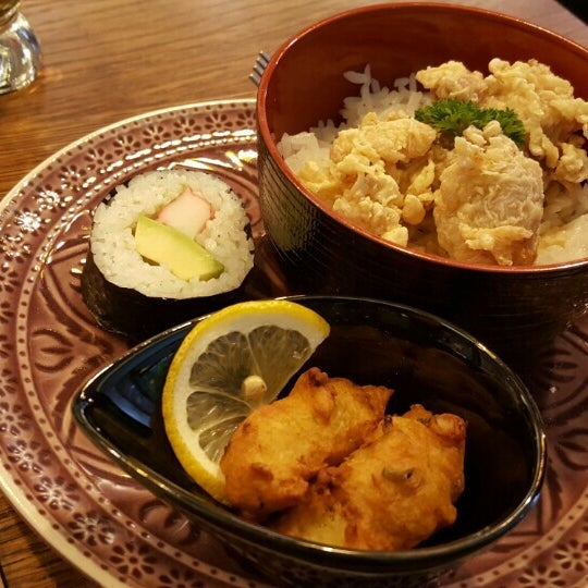 Foto diambil di Sushi Sei oleh Róbert M. pada 4/14/2016