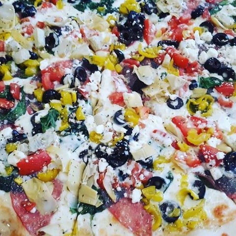 Das Foto wurde bei Bop&#39;s Pizza von Bop&#39;s Pizza am 8/5/2019 aufgenommen