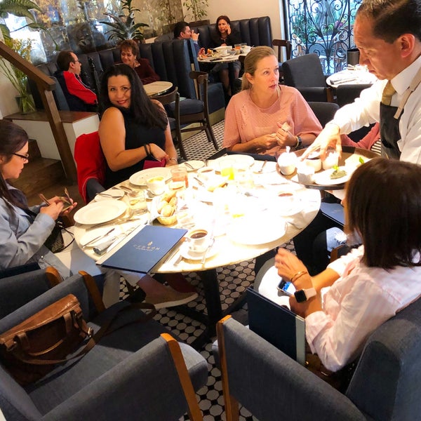 Foto diambil di Restaurante Cedrón oleh Jennifer V. pada 7/27/2018