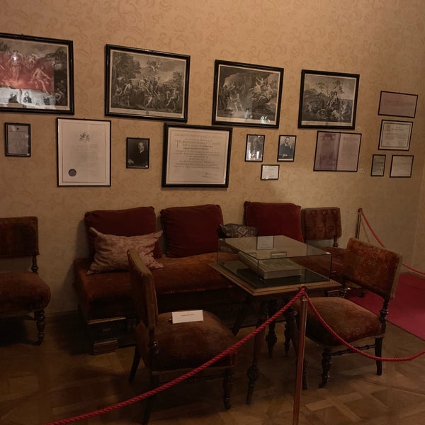 Снимок сделан в Sigmund Freud Museum пользователем Gamze Ç. 1/5/2019
