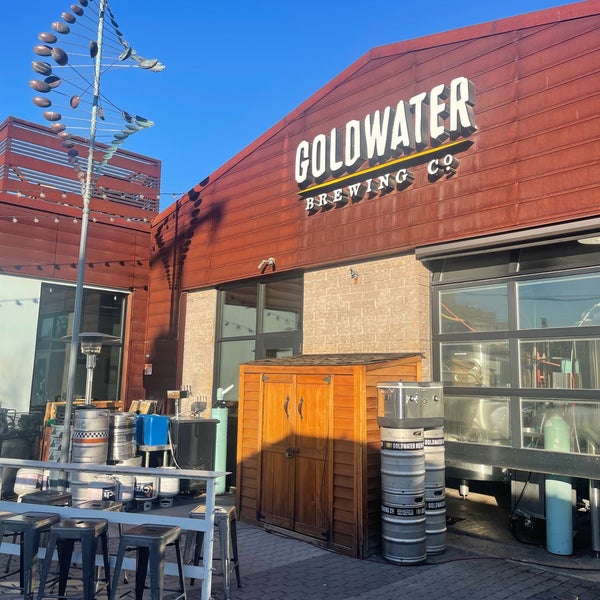 1/23/2022 tarihinde Sara S.ziyaretçi tarafından Goldwater Brewing Co.'de çekilen fotoğraf