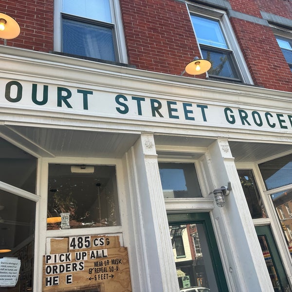 Foto tirada no(a) Court Street Grocers por Sara S. em 9/1/2023