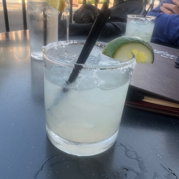 Luxe Bar and Grille Cocktail Bar in Grosse Pointe Farms