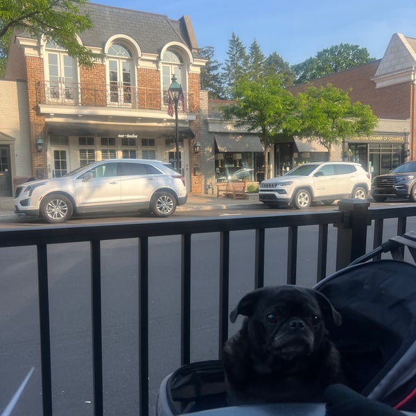 Luxe Bar and Grille Cocktail Bar in Grosse Pointe Farms