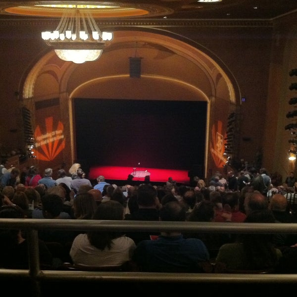 Foto diambil di State Theatre NJ oleh Chris T. pada 4/26/2013