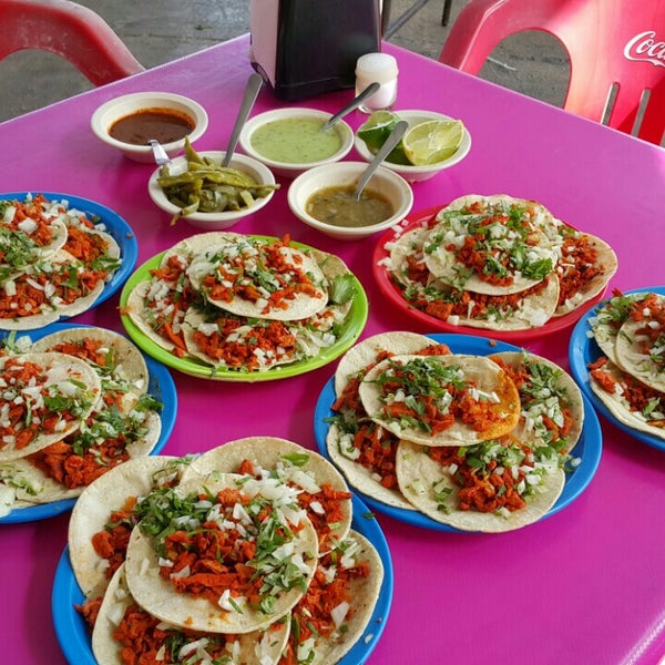 Das Foto wurde bei Taqueria El Socio von Jaime J. am 5/24/2016 aufgenommen