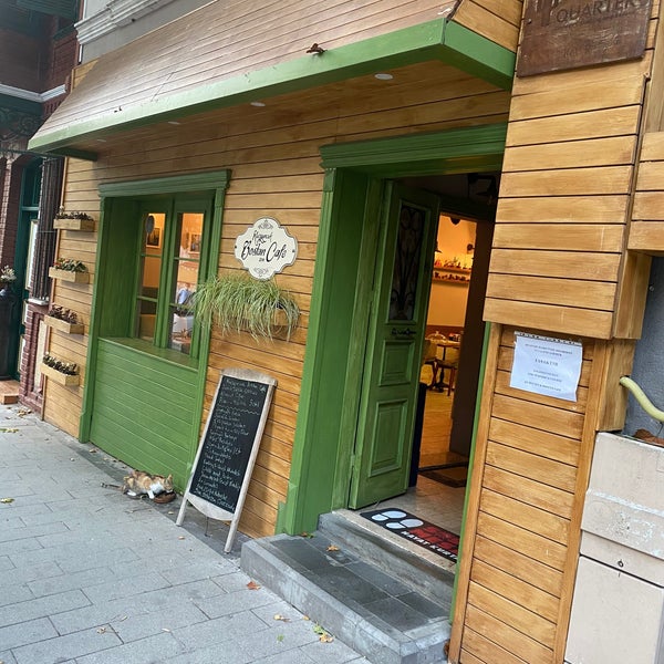 7/22/2020 tarihinde Baha A.ziyaretçi tarafından Kuzguncuk Bostan Cafe'de çekilen fotoğraf