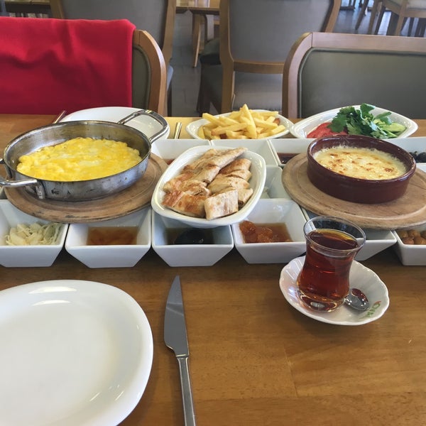 Foto tomada en Ovalı Konya Mutfağı  por Volkan A. el 5/3/2016