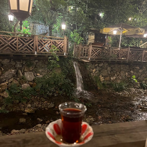 Foto tirada no(a) Dobruca Kaya Restaurant por Uğur A. em 9/15/2022