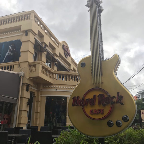 Photo taken at Hard Rock Cafe Angkor by タカノ マ. on 9/16/2019