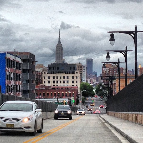 14 street. Авеню и стрит в нью-йорке. 14 street. 14 street. 14 улица нью-йорка.