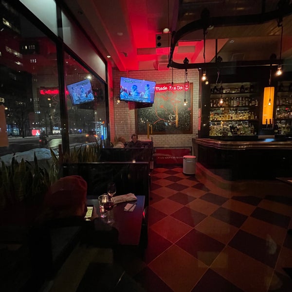 2/19/2021 tarihinde Waso D.ziyaretçi tarafından 5 Napkin Burger'de çekilen fotoğraf