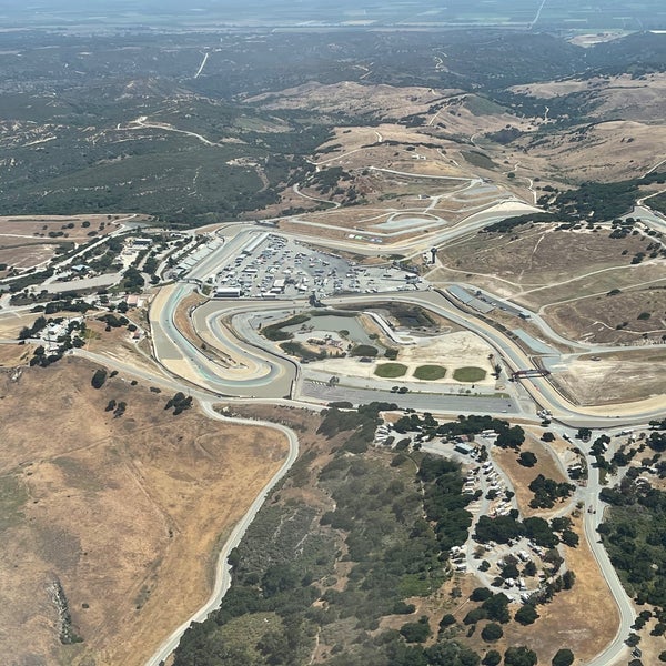 รูปภาพถ่ายที่ Monterey Regional Airport (MRY) โดย Waso D. เมื่อ 5/30/2021